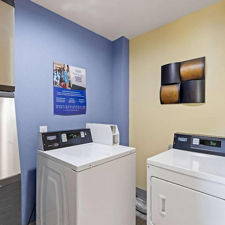 Days Inn & Suites By Wyndham Dfw Airport South-Юлесс Экстерьер фото