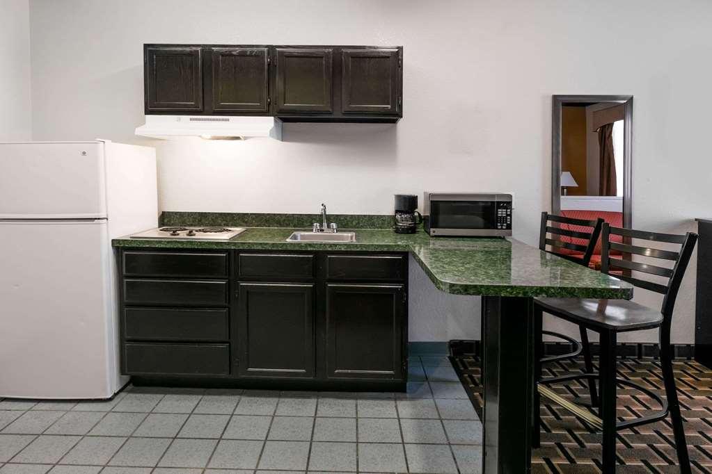 Days Inn & Suites By Wyndham Dfw Airport South-Юлесс Номер фото