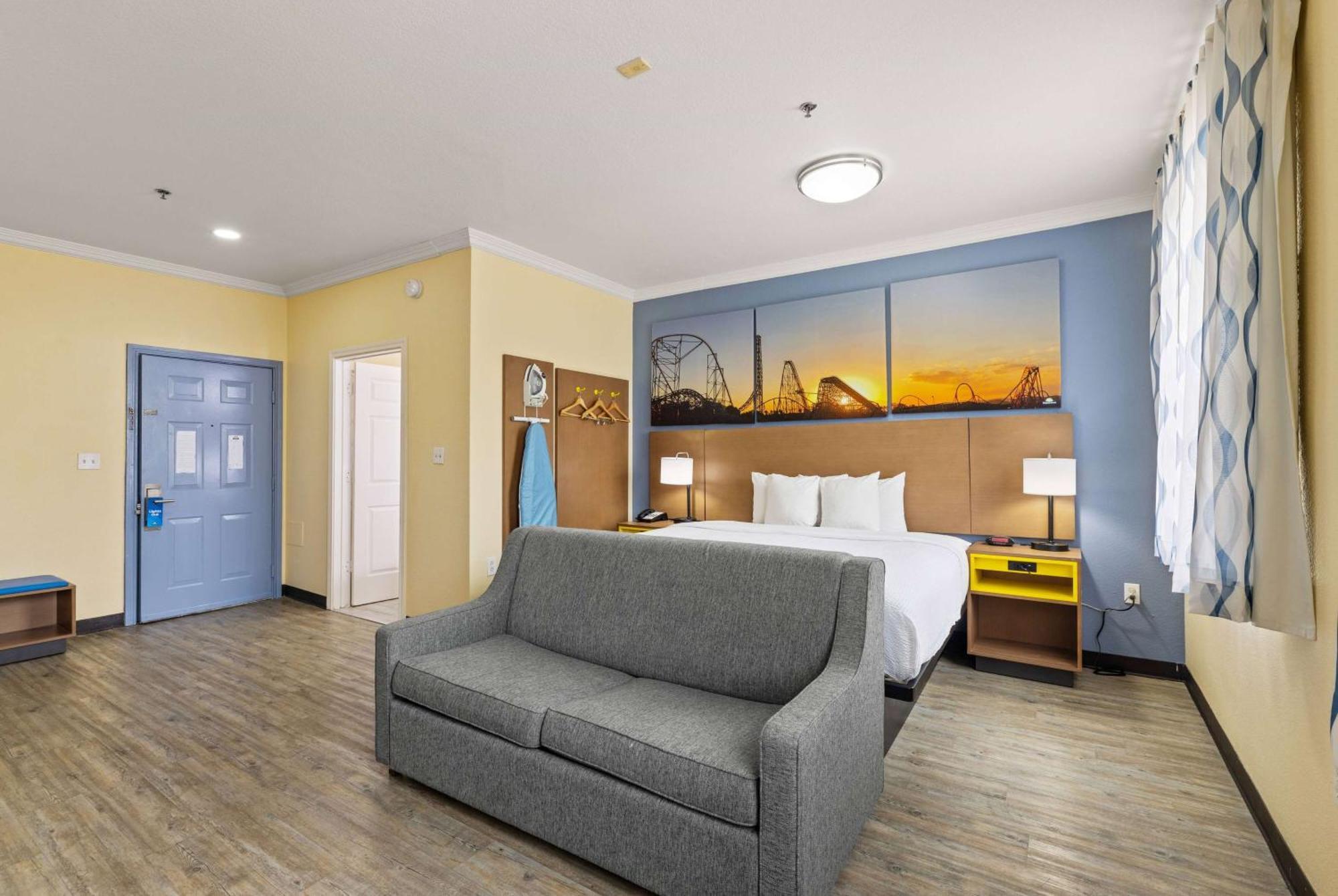 Days Inn & Suites By Wyndham Dfw Airport South-Юлесс Экстерьер фото