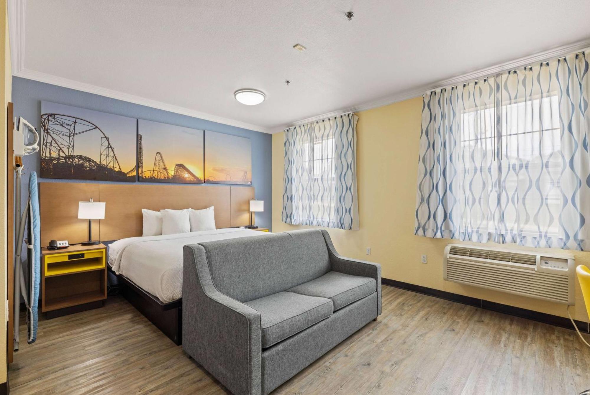 Days Inn & Suites By Wyndham Dfw Airport South-Юлесс Экстерьер фото