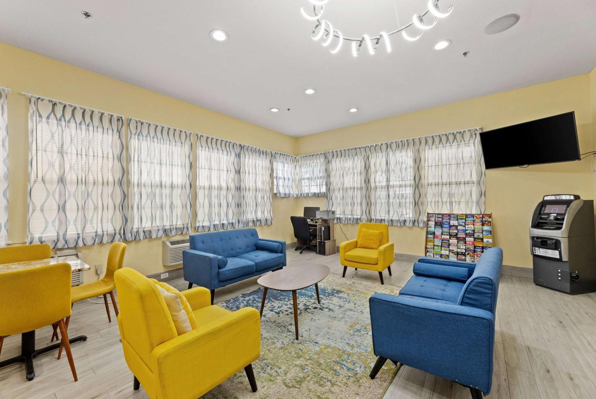 Days Inn & Suites By Wyndham Dfw Airport South-Юлесс Экстерьер фото