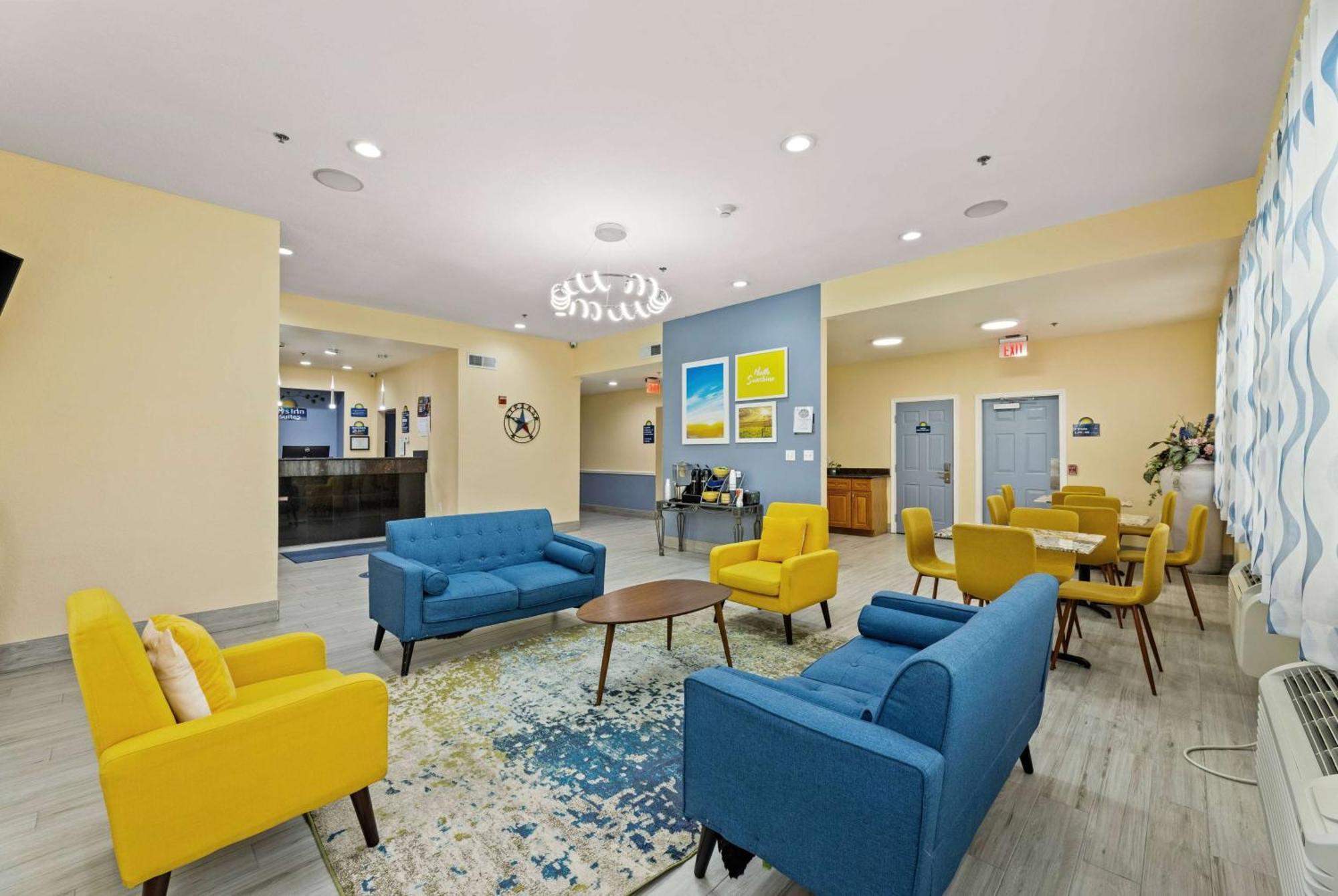 Days Inn & Suites By Wyndham Dfw Airport South-Юлесс Экстерьер фото